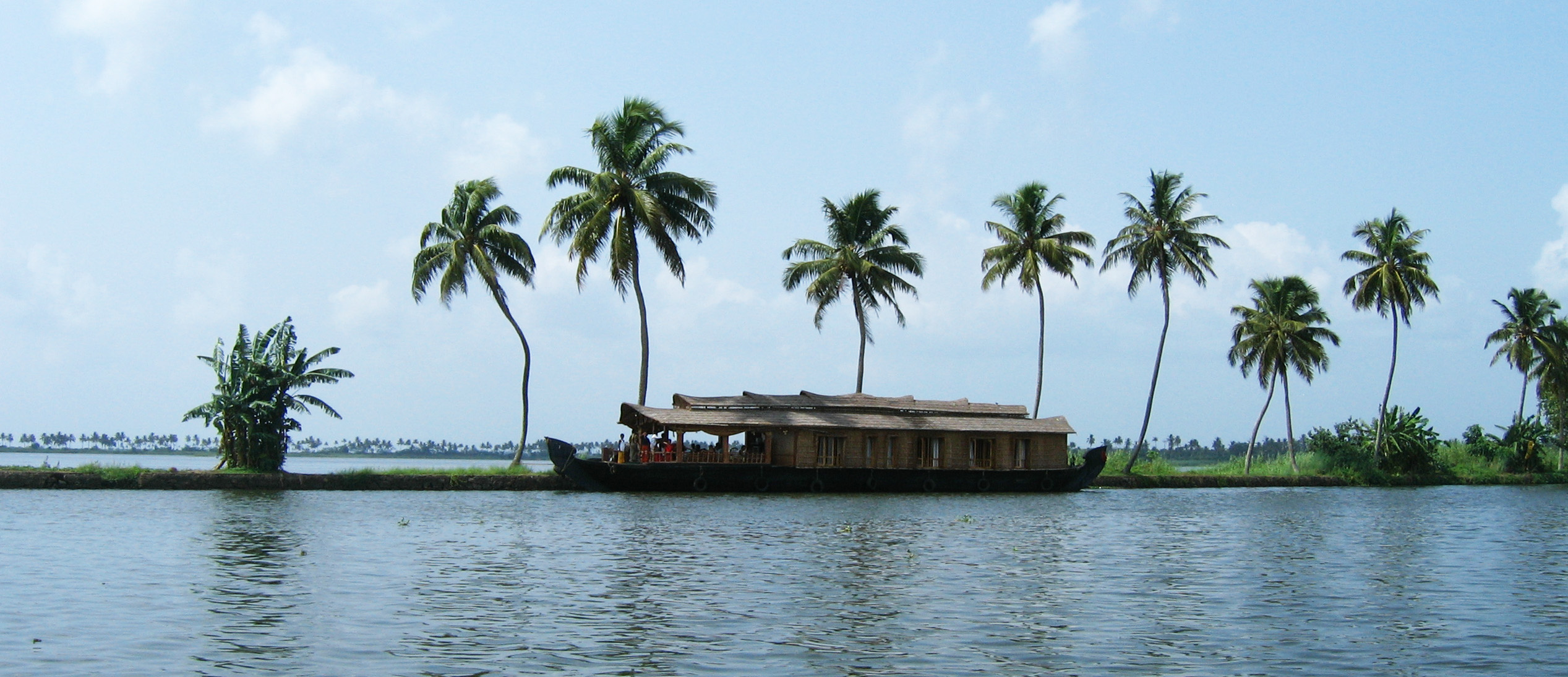 Munnar- Kumarakom-Kovalam Tour Package