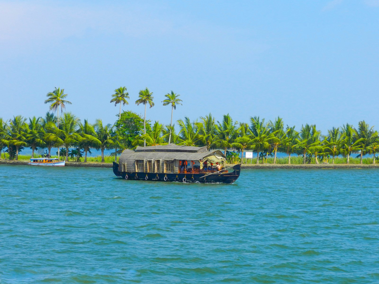 Munnar- Alleppey- Kumarakom Tour Package