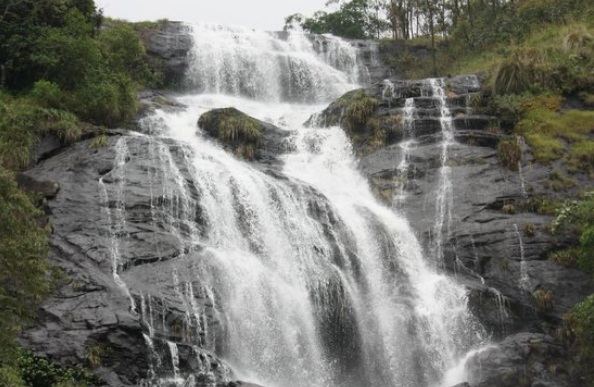 Athirapally-Munnar-Kumarakom Tour Package